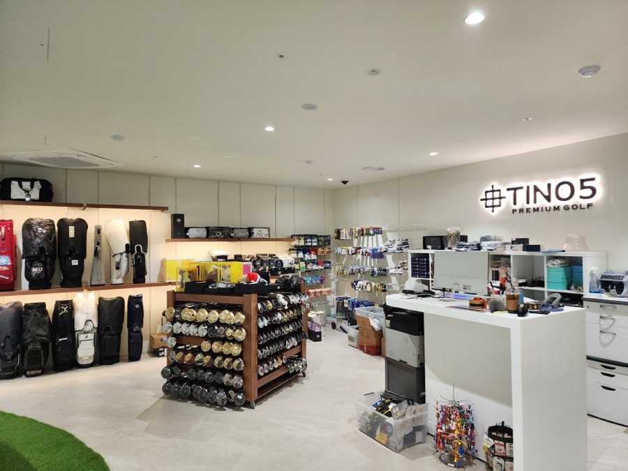 TINO5 Guro Zenith store interior